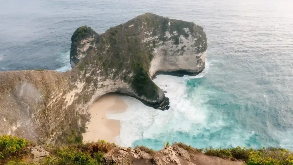 努沙佩尼達Kelingking Beach懸崖海灣全景 — 揀啱季節去峇里島玩得最盡