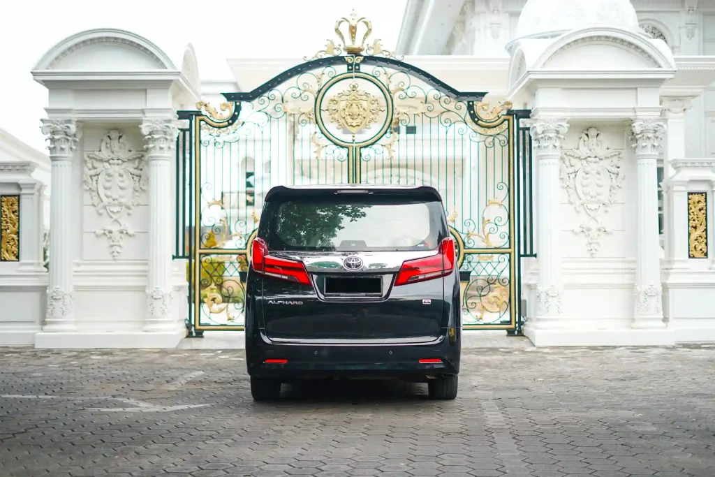 Toyota Alphard專車車尾 — 行李同摺疊輪椅都放得落
