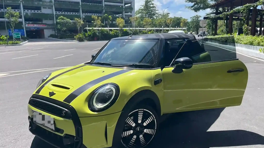 Mini Cooper專車喺峇里島機場停車場 — 固定收費接送避開的士亂開價