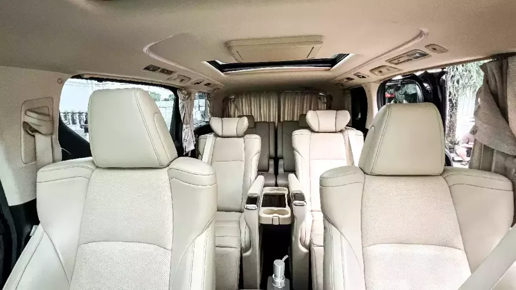Toyota Alphard專車米白色機長座椅車廂